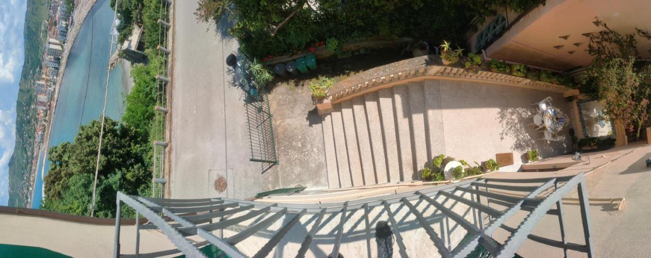 Panoramic Apartments In Villa In Center "The Beach And The Cliff" 1 Agropoli Exteriör bild