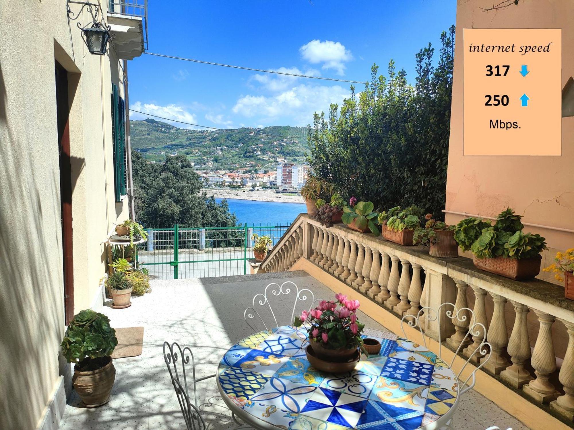 Panoramic Apartments In Villa In Center "The Beach And The Cliff" 1 Agropoli Exteriör bild